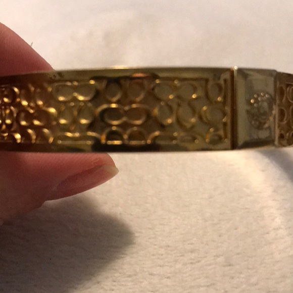 Gold coach bangle medium width - Picture 3 of 3